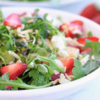 Recipe: Fresh Strawberry & Chicken Salad