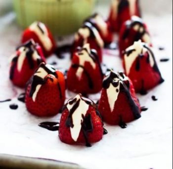 Recipe: Boozy Cheesecake Stuffed Strawberries